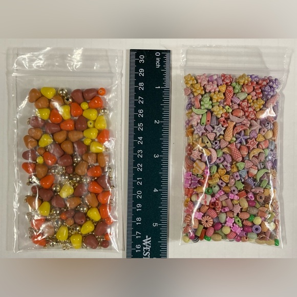 Lot of different types of beads & tassels for craft or jewelry making. - Picture 3 of 13